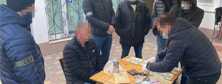 У Києві ходять сотні тисяч фальшивих доларів, їх не 