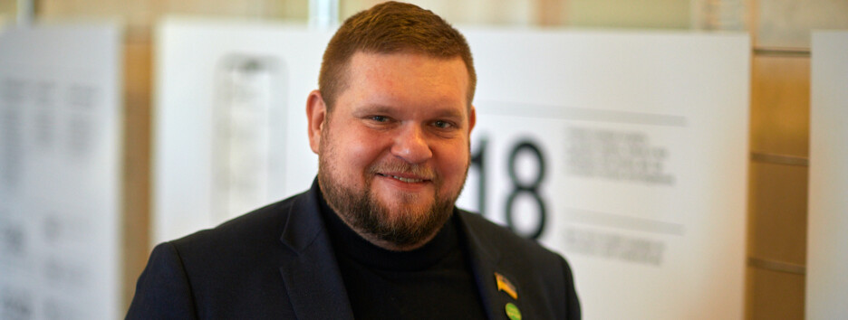 Переписав мільйони на родичів: 