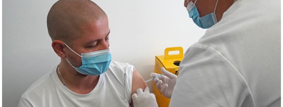 Прививку от COVID не получили три четверти украинцев: что их ждет с 21 октября