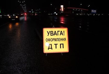 П'яна ДТП у Києві: від удару авто перевернулося (фото)
