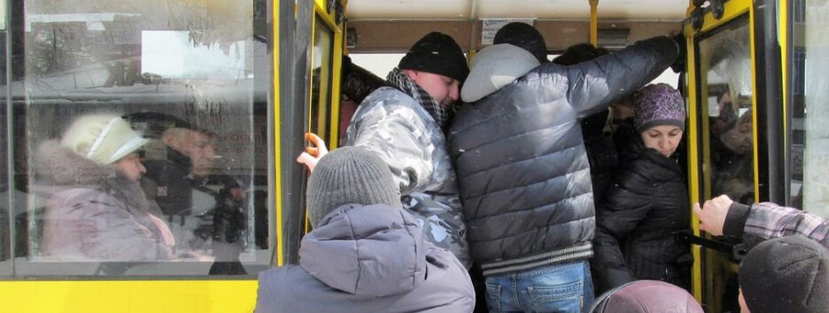 До 17 тис. гривень: невакцинованих пасажирів хочуть змусити платити штрафи