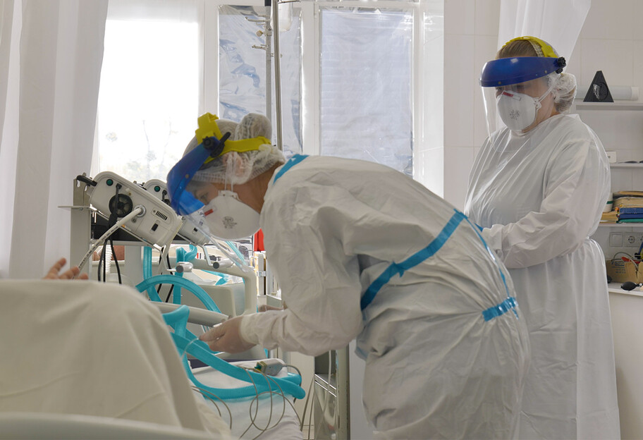Коронавирус в Украине – в Днепре больница переполнена, врач рассказал о пациентах - фото 1
