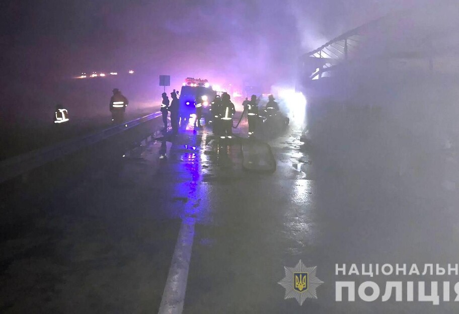 ДТП на трасі Київ-Одеса - згоріли два авто, троє людей загинули - фото, вiдео - фото 1