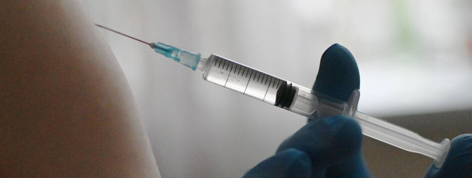 Умерла мать, вся семья которой против вакцинации: сиротами остались трое детей