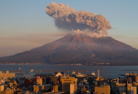 Прокинувся один з найбільших вулканів у світі: фото і відео заворожують