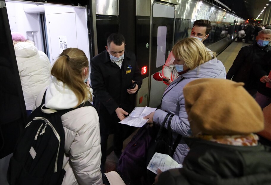 Как в Киеве работают вокзалы - в транспорт с 21 октября пускают не всех, фото - фото 1