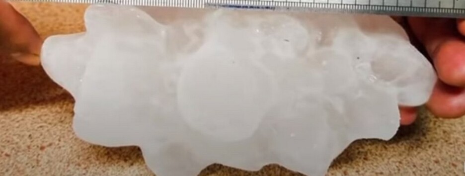 В Австралії випав найбільший град в історії - 16 см (фото)