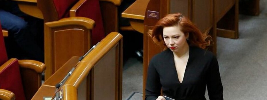 Известная депутатка купила новую брендовую сумочку за 2000 долларов