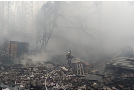 З 17 чоловікiв вижив один: момент вибуху заводу у Росії потрапив на камеру