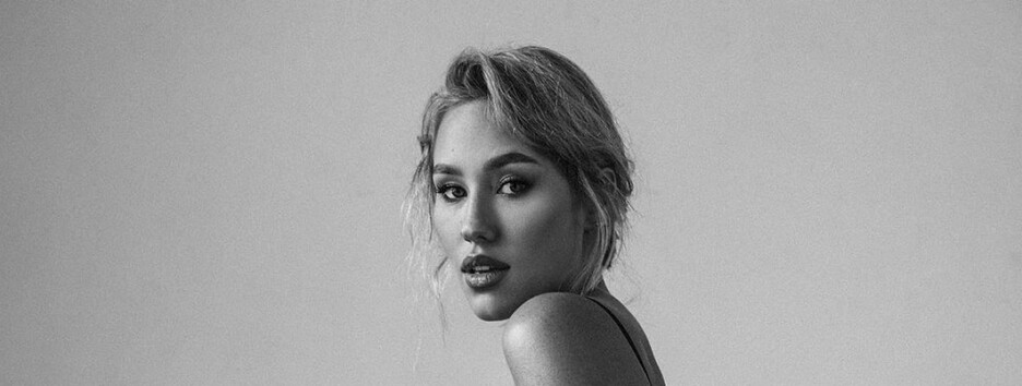 Топлес: Даша Квіткова показала, як починається її ранок у відпустці