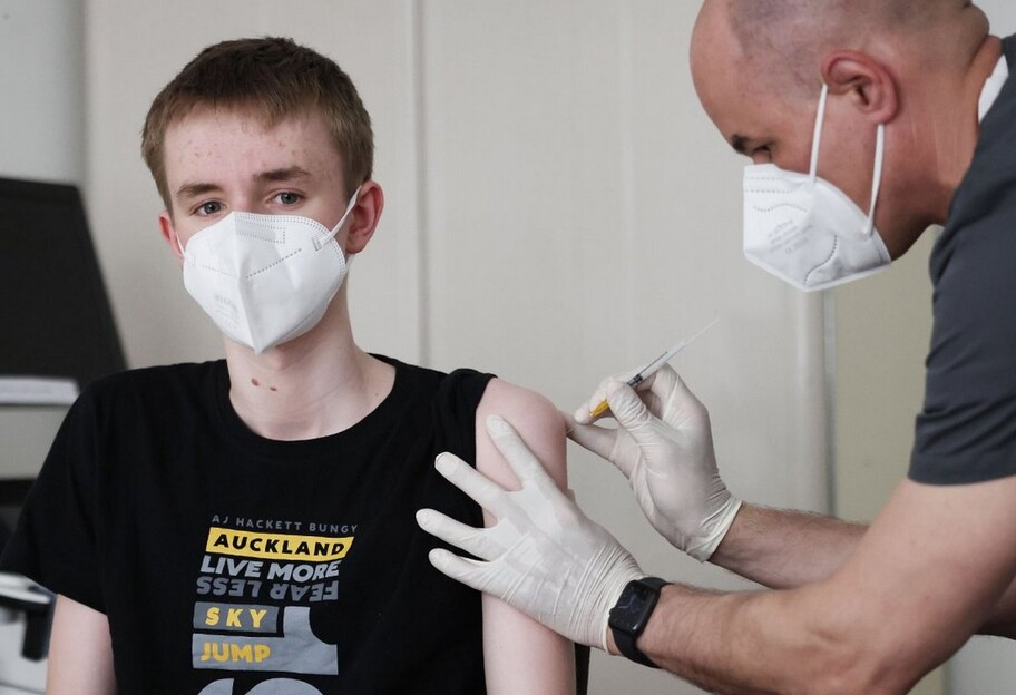 Вакцинація дітей від коронавірусу в Україні - кому можна і не можна, побічні ефекти - фото 1