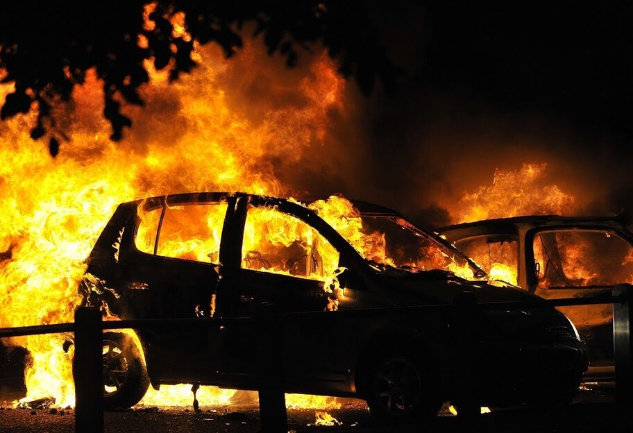 Поджигателей машин в Киеве задержали - ищут заказчиков  - фото 1