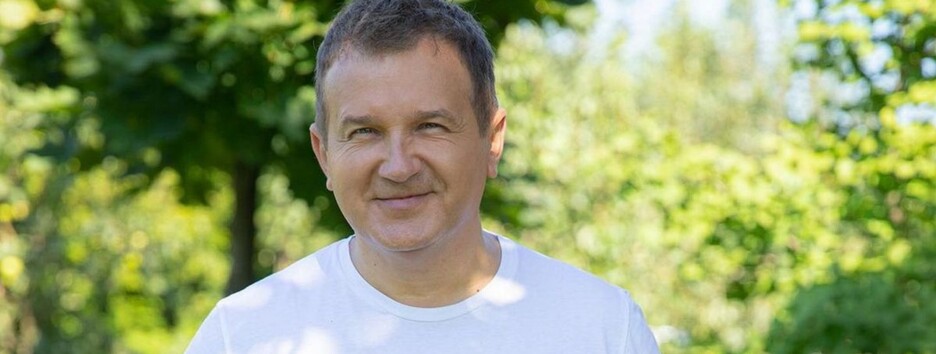 Займався з татом йогою: Юрій Горбунов поділився милими фото із сином