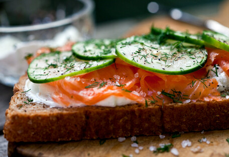 Никаких соусов: диетолог рассказала, как сделать бутерброд полезным 