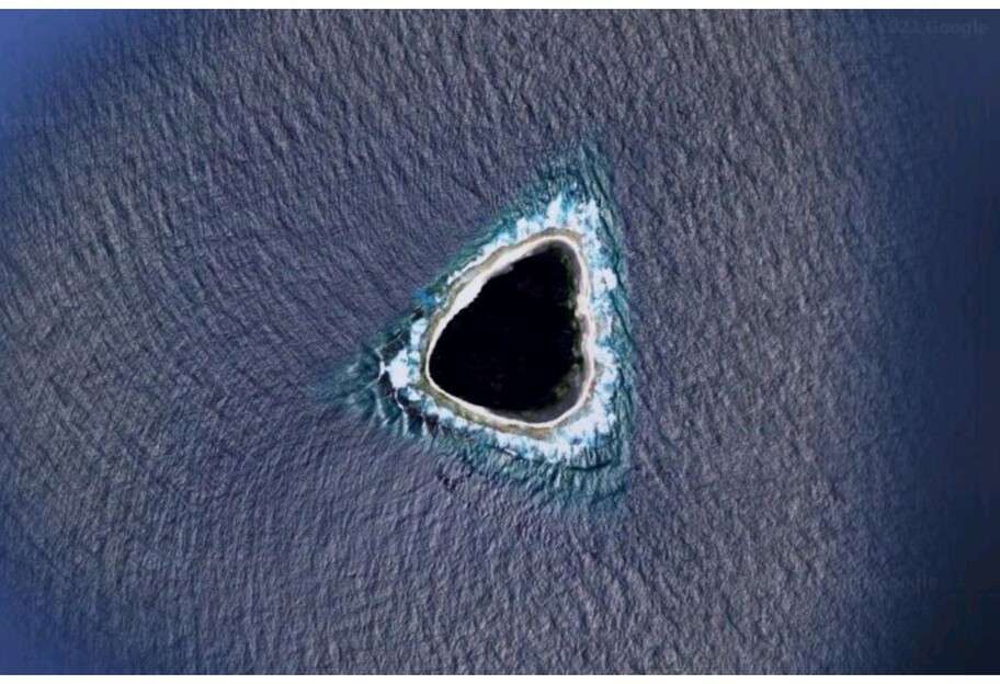 В Google Maps появилась черная дыра на месте острова в Тихом океане - фото - фото 1