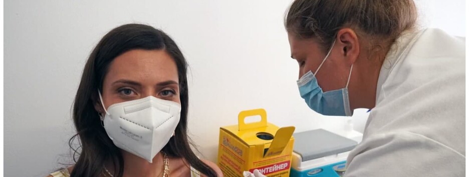 Захворів після першої дози вакцини: лікарі пояснили, чи потрібен другий укол