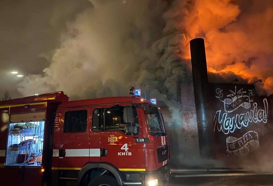Пожар в Киеве – на проспекте Победы сгорела пиццерия Mamamia  - фото, видео - фото 1