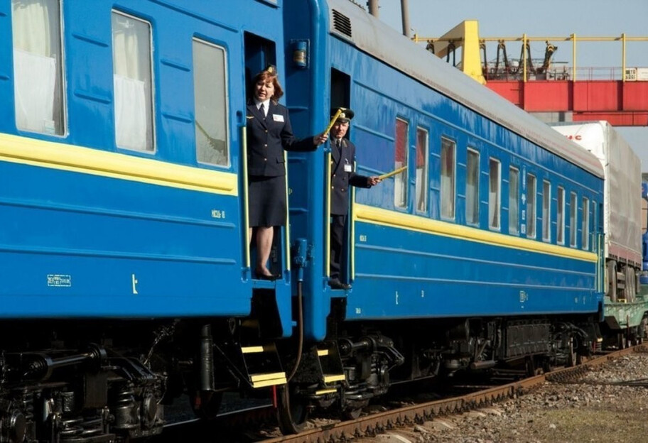С поезда Харьков-Киев сняли мужчину из-за отказа показать COVID-сертификат, видео - фото 1