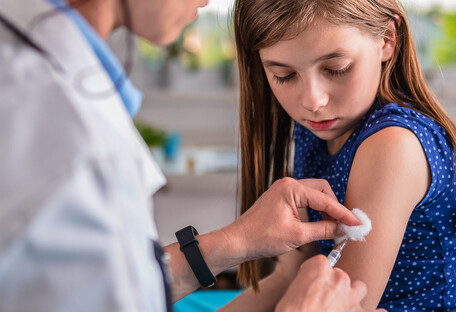 От COVID можно вакцинировать не всех детей: противопоказания в Украине