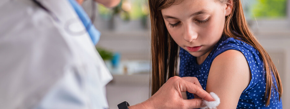 От COVID можно вакцинировать не всех детей: противопоказания в Украине