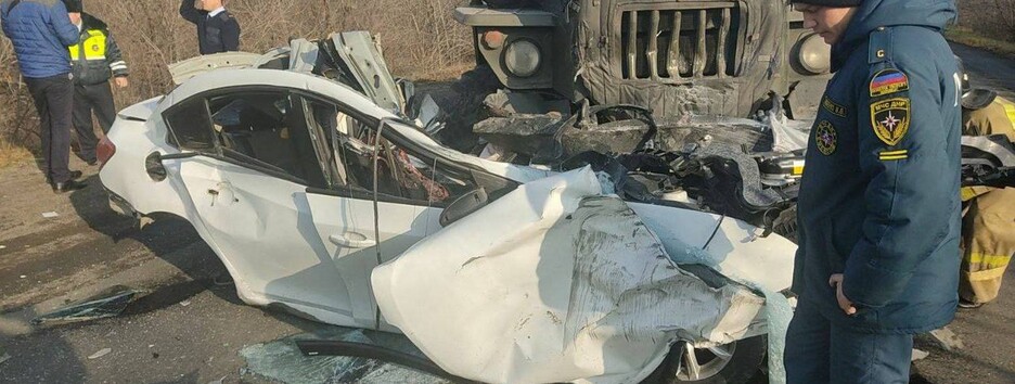 Вантажівка з бойовиками 