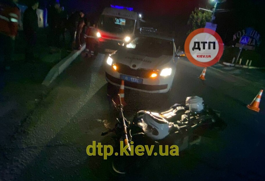 ДТП в Киеве – Lexus врезался в мотоцикл на улице Соборной – пострадали два человека – фото - фото 1