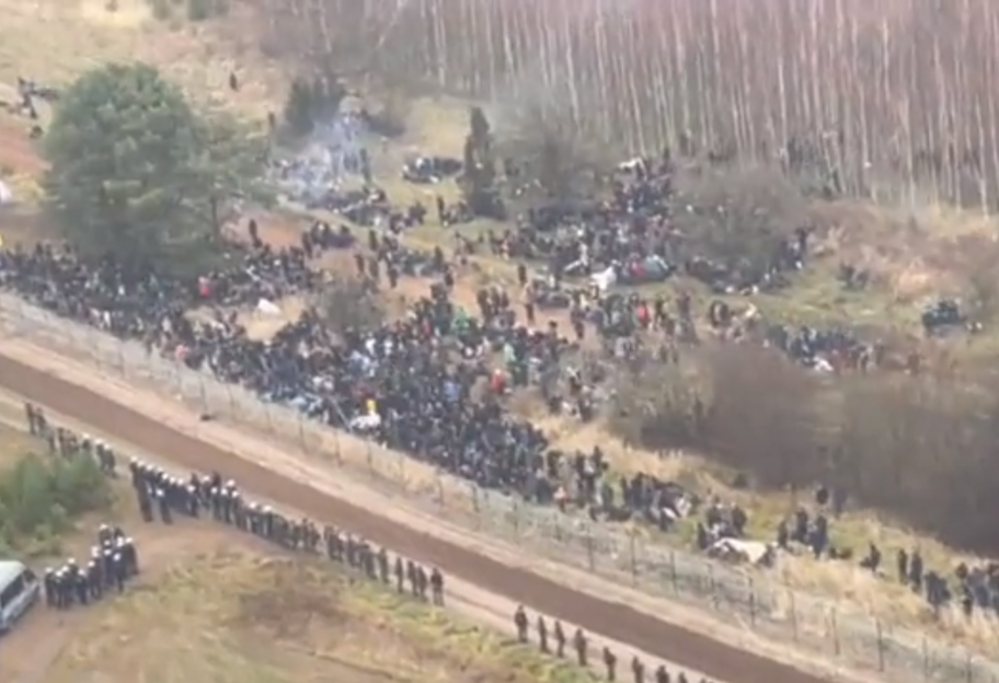 Польський кордон штурмує натовп мігрантів, армія Польщі у повній боєздатності – відео - фото 1
