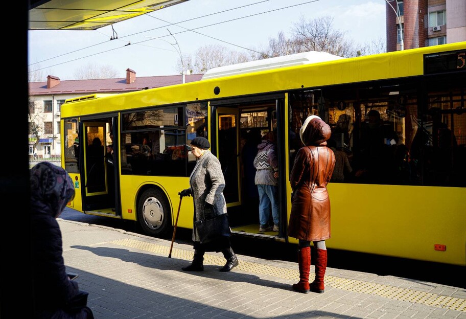 В Киеве отменят несколько маршрутов общественного траснпорта - фото 1