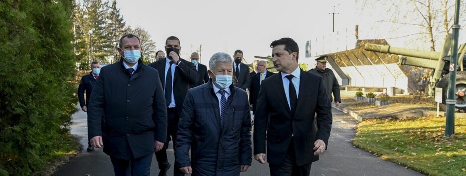 Зеленский неожиданно поседел: новое фото президента сравнили со старыми