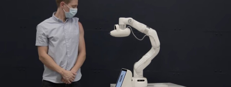 Создан робот-вакцинатор, который делает прививку без иголки (видео)