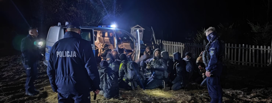 Мігрантів, які прорвалися вночі до Польщі, затримали (фото)