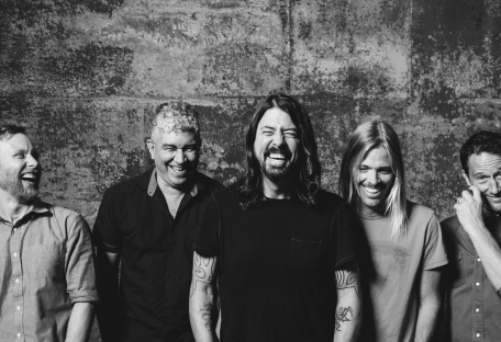 Вторым хедлайнером фестиваля «Гластонбери» станет группа Foo Fighters
