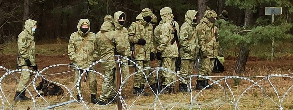 С гранатометами и винтовками: в Беларуси на границе с Польшей собираются силовики (видео) 