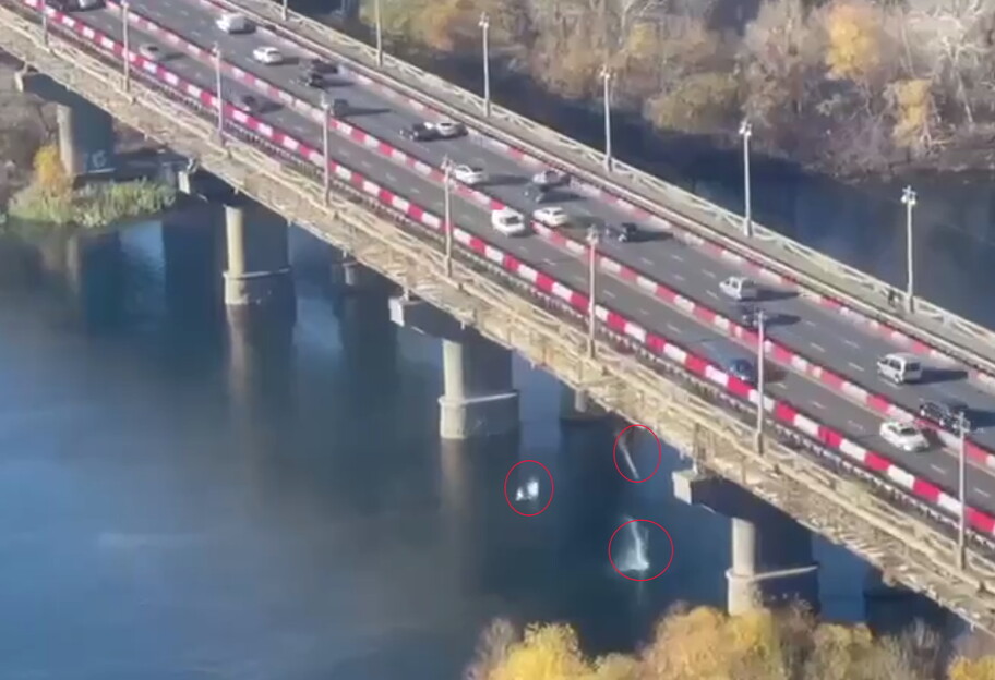 Мост Патона в Киеве разрушается - от него отваливаются куски, видео  - фото 1