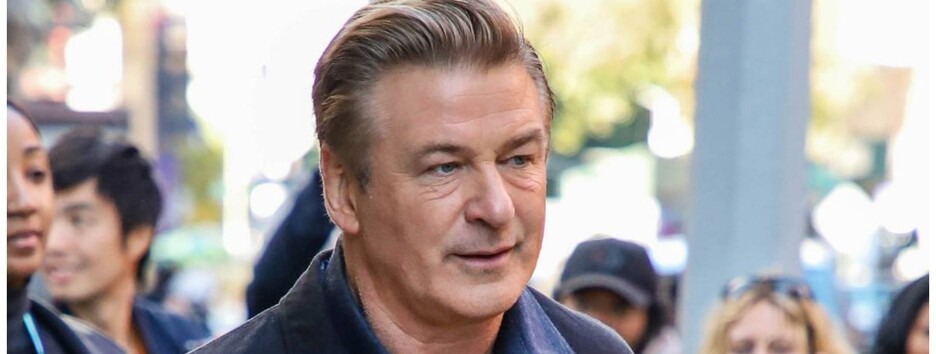 Стрельбы в сценарии не было: против Болдуина выдвинули еще одно обвинение