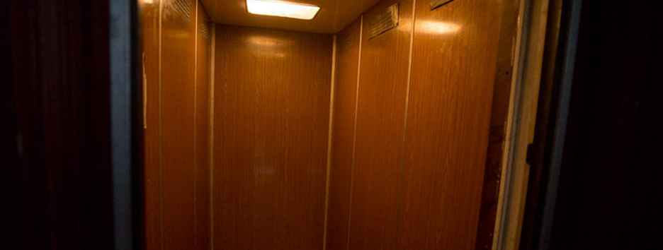 В Киеве ЖЭК похвастался ремонтом, который житель сделал сам (фото)