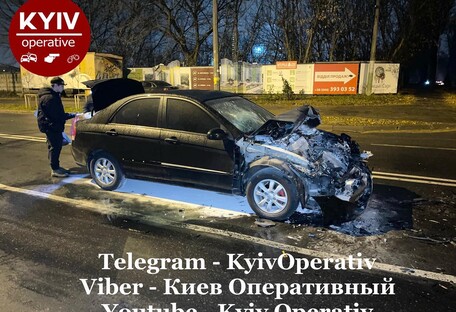 Представился полицейским: в Киеве пьяный водитель устроил ДТП с возгоранием (фото)
