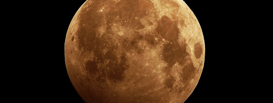 Вперше за 600 років: мешканці Землі спостерігали унікальне місячне затемнення (фото)