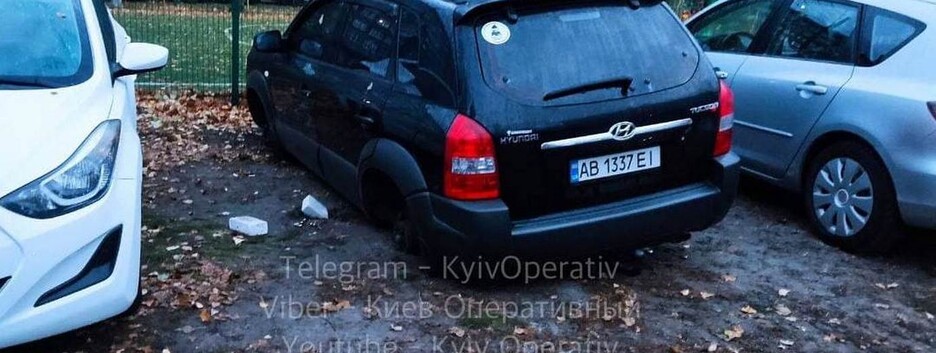 Автоворы в Киеве сняли колеса с очередного авто (фото) 