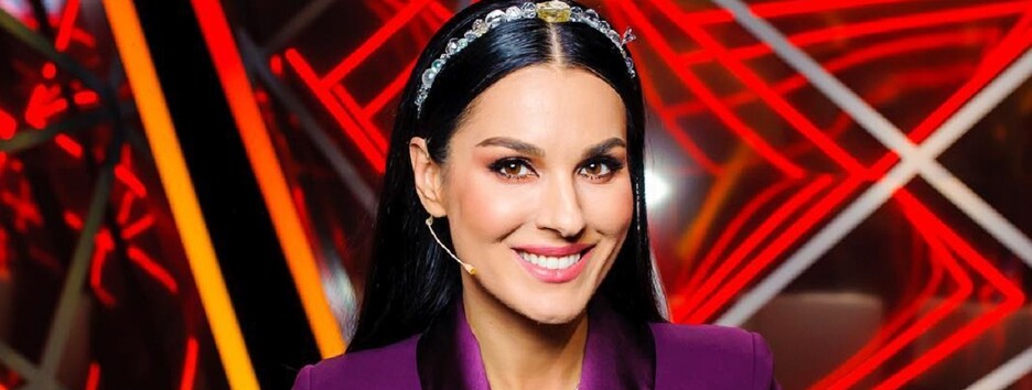 Маша Ефросинина в коротком топе сверкнула рельефным прессом (фото) 