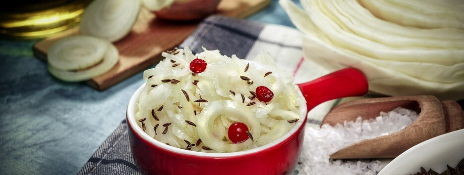 Навіщо їсти квашену капусту: плюси та мінуси продукту