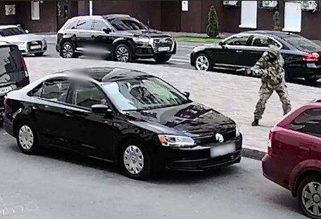 Затримано колишнього військового, який під Києвом розстріляв машину з дитиною (відео)
