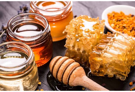 Чи можна замінити цукор медом: названо особливості солодкого продукту