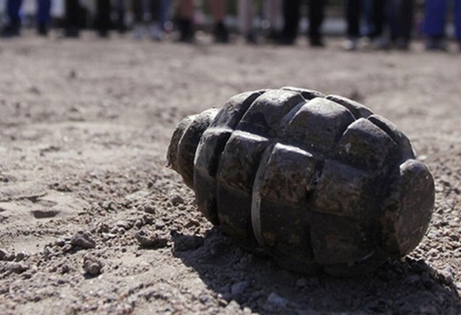 У Донецьку вибухнула граната – постраждали люди - фото 1