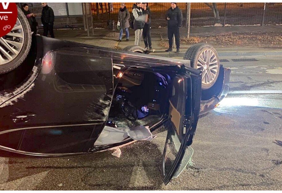 ДТП в Киеве - полицейского после избиения случайно переехал автомобиль - фото 1