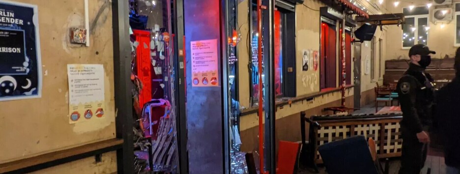 В центре Киева банда с битами вновь устроила погром в баре 
