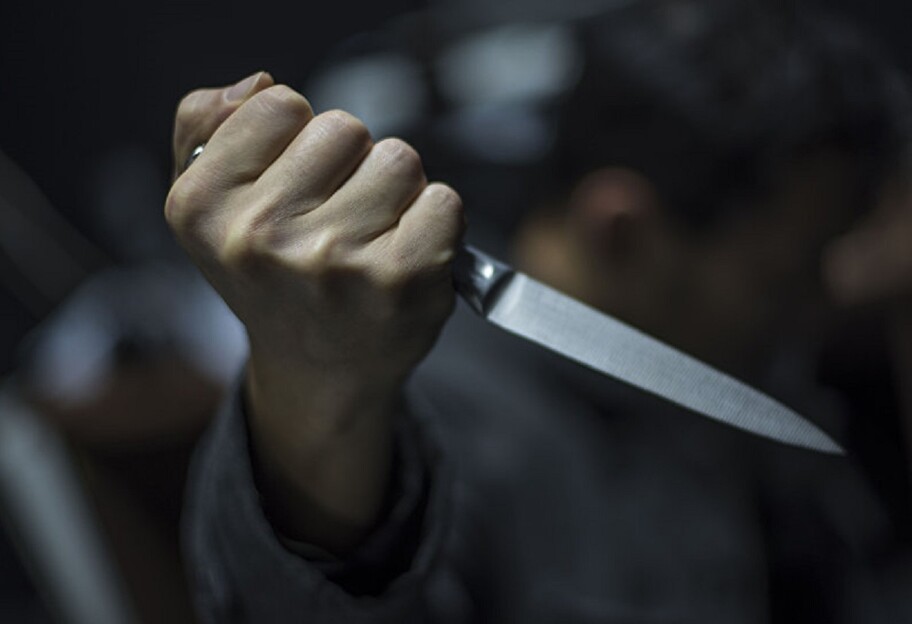 Різанина у ресторані Києва - чоловіки заступилися за дружин та отримали удари ножем - фото 1