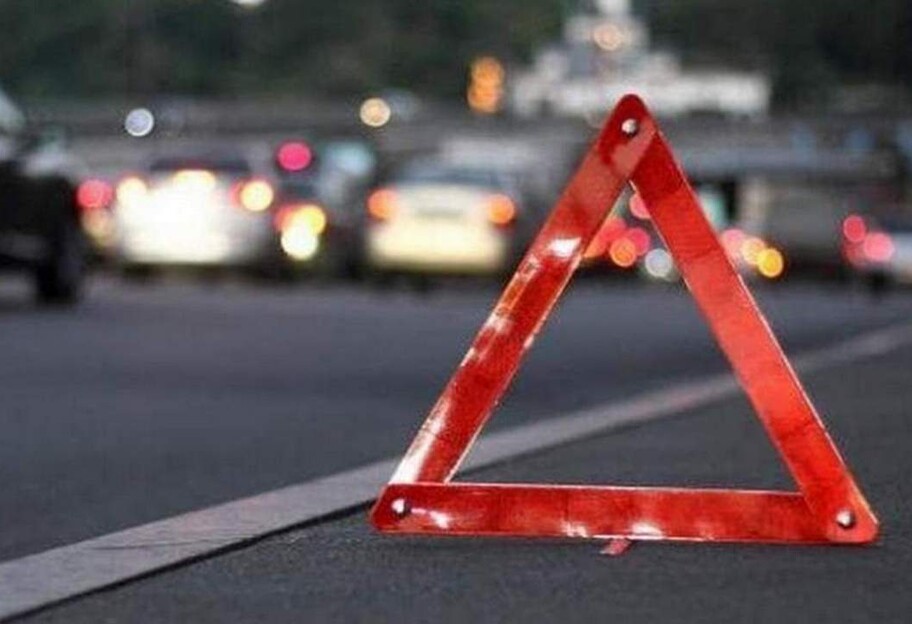 ДТП в центре Киева – Toyota не остановилась по требованию полиции и протаранила 4 авто – видео - фото 1