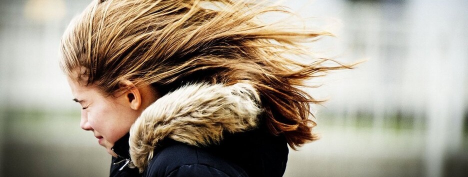 Всю Украину накроет сильный ветер: объявлено штормовое предупреждение