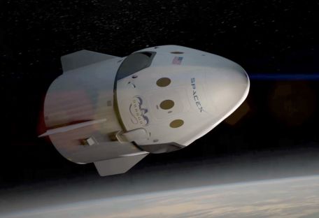 SpaceX рассказала о первом полёте туристов к Луне в 2018 году